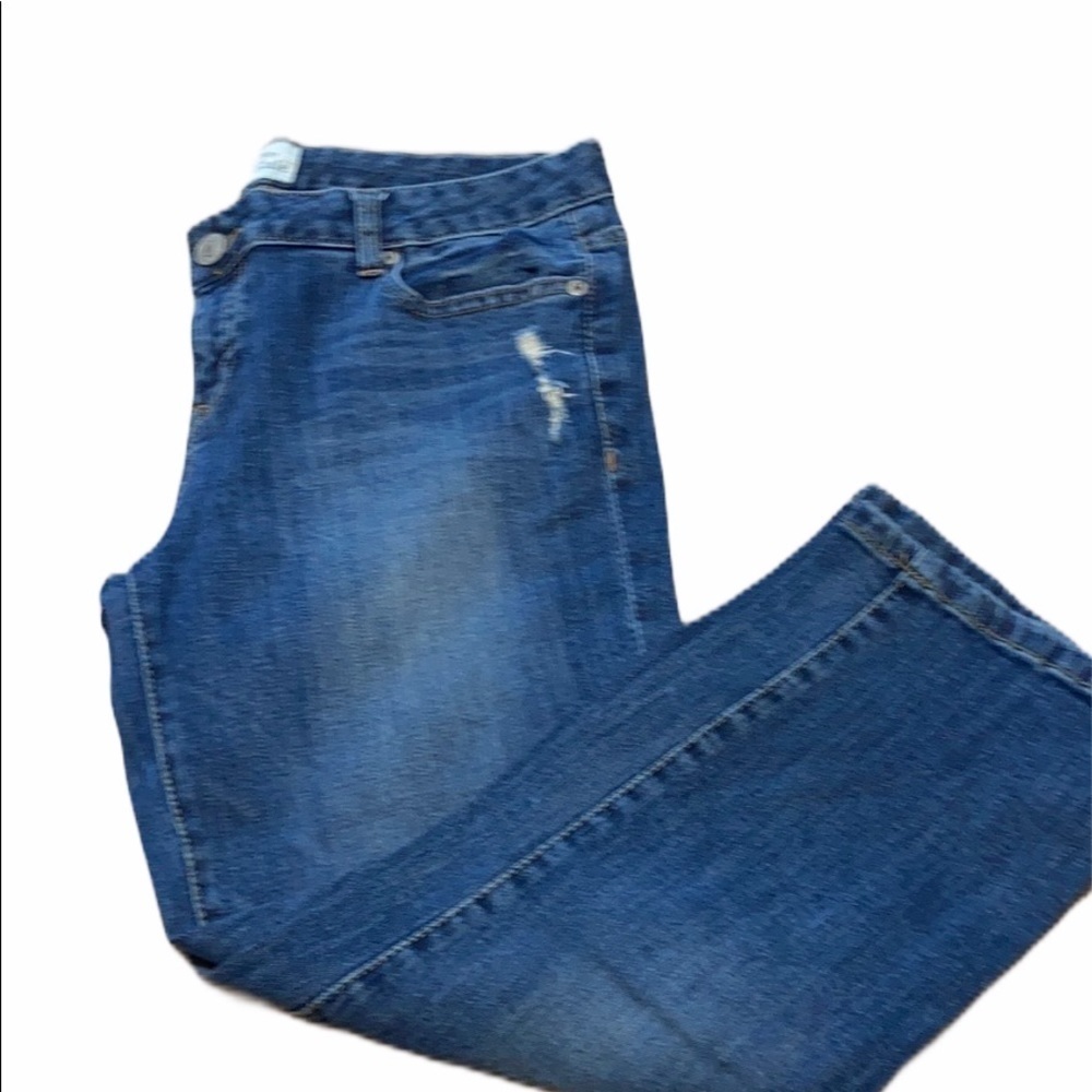 Aeropostale distressed Jean Capris